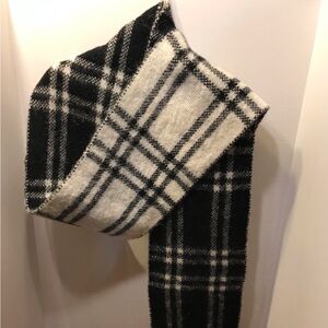 Varma 100% Icelandic Wool Scarf. 84” long. NWT.